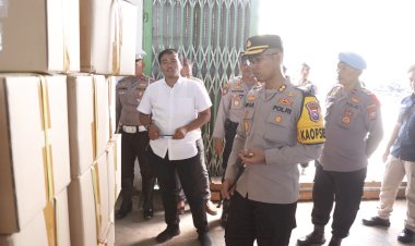 Pastikan-Keamanan-Logistik-Pemilu,-Kapolres-Situbondo-Cek-Gudang-KPU